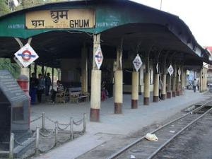 800px-Ghum_Railway_station